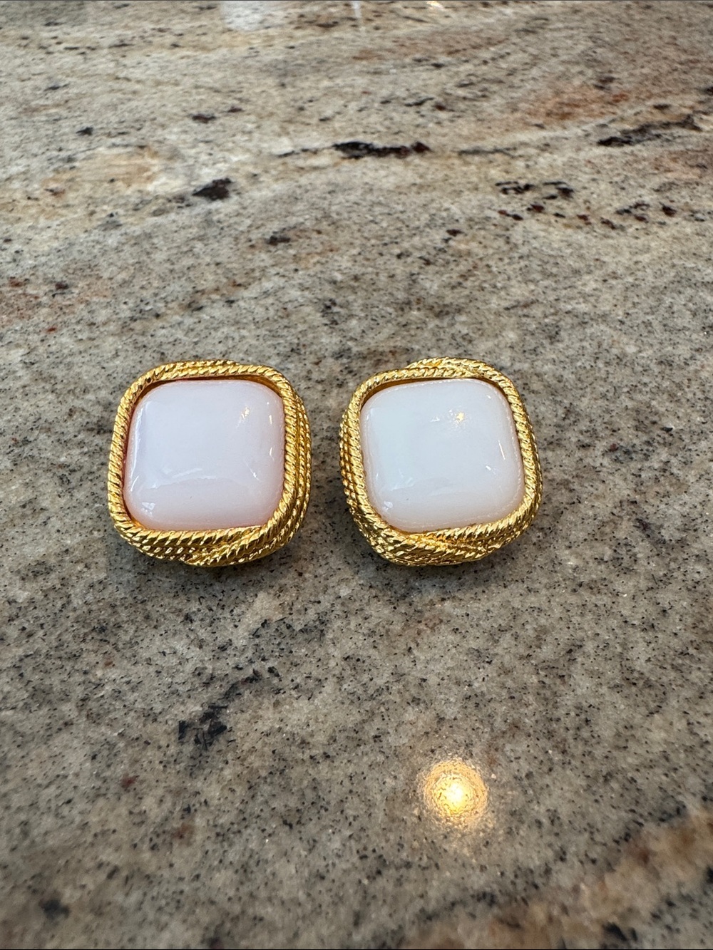 Authentic vintage 1993 Chanel Earrings w/Gripoix poured glass & gold border - Picture 3 of 16